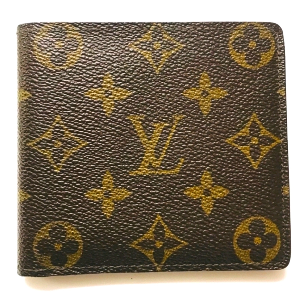 LOUIS VUITTON Authentic Monogram Wallet
